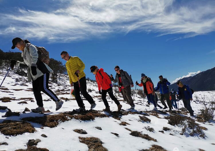 麗江個人及企業戶外徒步路線團建拓展登山攻略推薦：玉龍雪山第一峰