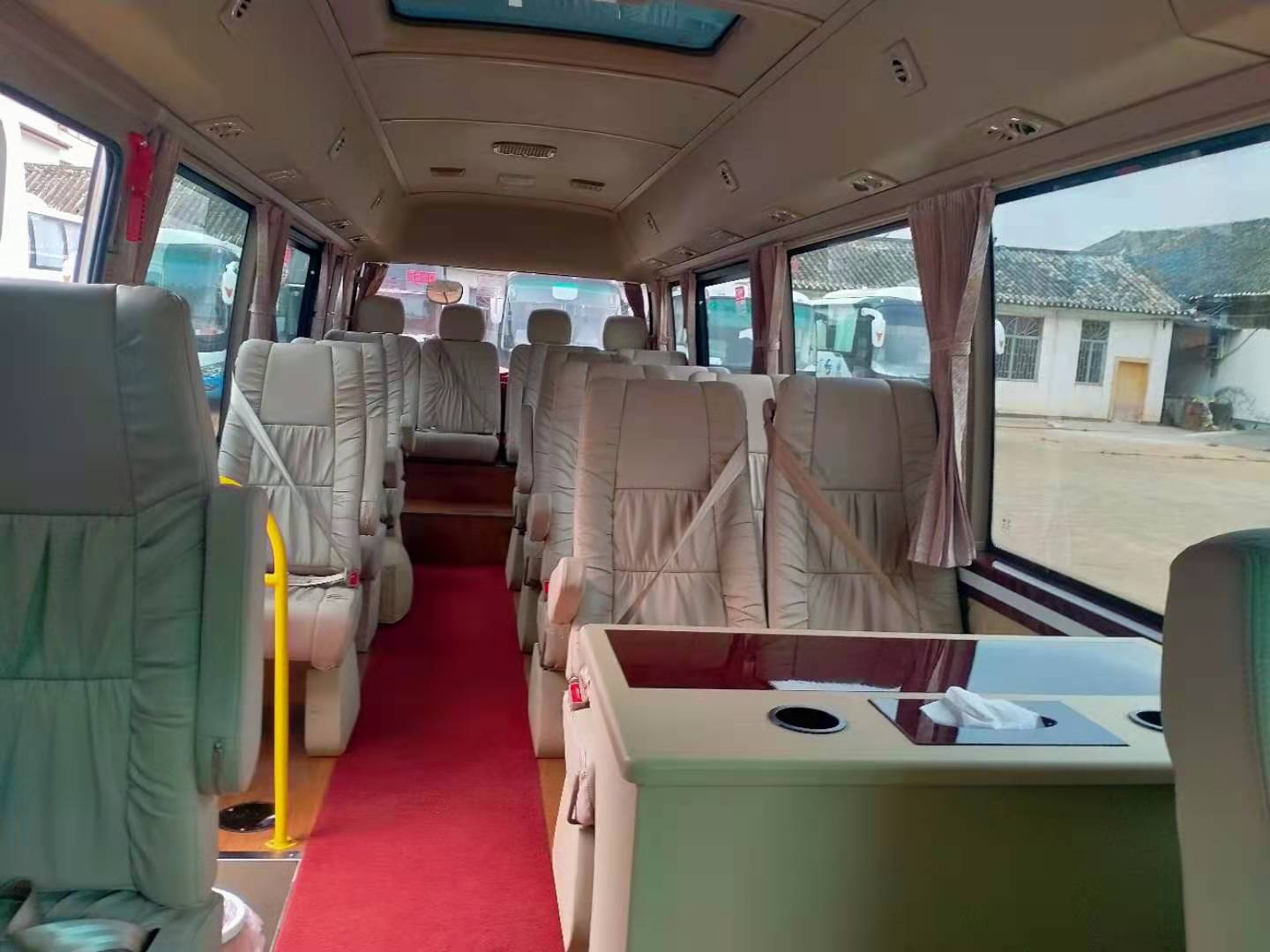 麗江會議旅游包車?麗江會議包車旅游網?麗江會議租車旅游服務就選麗江豐田考斯特最新款