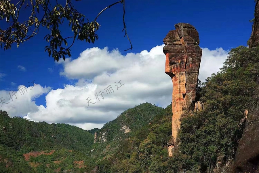 麗江旅游定制徒步拓展小眾首選-中國最大的丹霞地質公園-麗江黎明千龜山景區美圖攻略 
