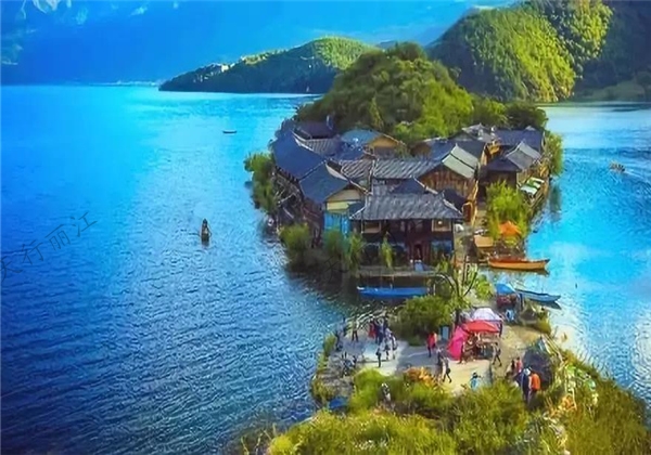 當女兒國碰上摩梭轉山節，瀘沽湖是這種別樣的美