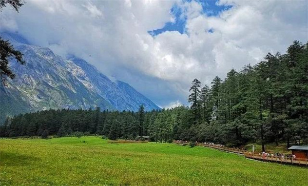 麗江徒步路線推薦：玉龍雪山徒步攻略，麗江戶外團建的最佳選擇